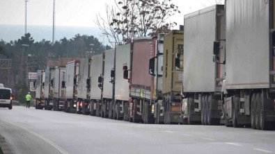 Samsun'da 15 Kilometrelik Tir Kuyrugu