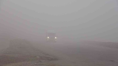 Yüksekova'da Yogun Sis Açiklamasi Görüs Mesafesi 5 Metreye Düstü