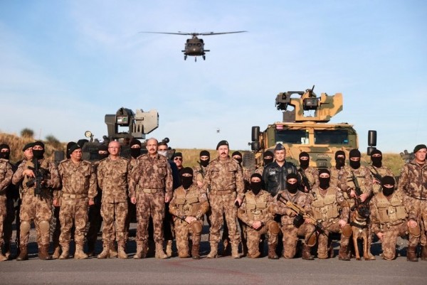 Dosta güven düşmana korku! İstanbul'da özel harekat polisinden nefes kesen tatbikat!