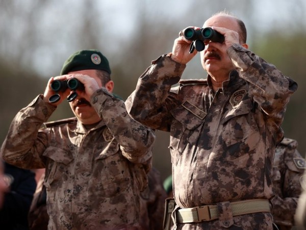 Dosta güven düşmana korku! İstanbul'da özel harekat polisinden nefes kesen tatbikat!