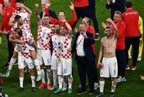 Dünya Kupası üçüncülük maçında Beşiktaşlı Romain Saiss’i kimse tutamadı! Hırvatistan - Fas maçının sonunda çılgına döndü…