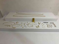 Kendilerini Polis Ve Savci Olarak Tanittilar Kuyumcunun 4 Milyon 500 Bin TL Degerindeki Altinlarini Aldilar