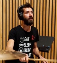 Müzisyen Mehmet Dudarık'a konser sırasında feci saldırı: Yoğun bakımda yaşam mücadelesi veriyor!