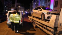 'Dur' Ihtarina Uymayan Ehliyetsiz Sürücü Polis Aracina Çarpinca Yakalandi