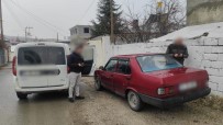 Van'da Çalinti 3 Otomobil Ele Geçirildi, 20 Kisi Tutuklandi