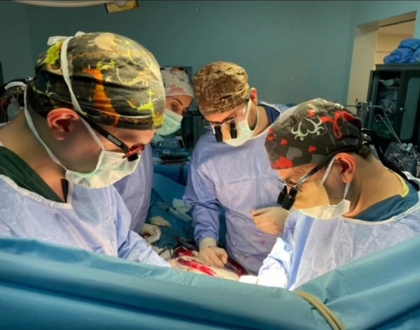 Pendik’te doktor 10 saat ameliyat ettiği hastanın yakınlarının saldırısına uğradı