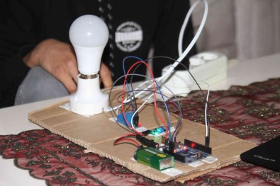 Lise Ögrencisi, Sese Duyarli Lamba Gelistirdi