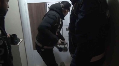 Zehir Tacirlerine Koçbasiyla Gece Operasyonu Açiklamasi Tuvaletten Uyusturucu Çikti