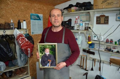 5 Metrekarelik Dükkanda Dedesinden Kalma Meslegini Sürdürüyor