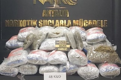 Antalya'da, 48 kilo 500 gram skunk esrar ele geçirildi