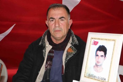 Diyarbakir'da Aileler, 4 Yildir HDP'nin Kapisinda Evlatlarinin Yolunu Gözlüyor