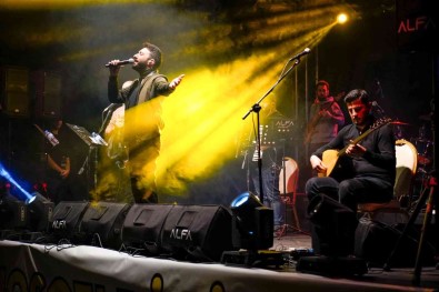 Bayburt Üniversitesi 15. Yilini Konser Coskusuyla Karsiladi