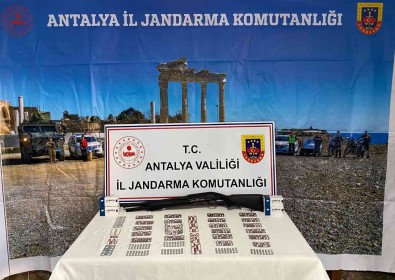 Jandarma Ekipleri 528 Adet Uyusturucu Hap Ele Geçirdi