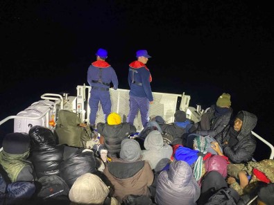 Yunan Unsurlarinin Ölüme Terk Ettigi 65 Düzensiz Göçmenin Imdadina, Türk Askeri Yetisti