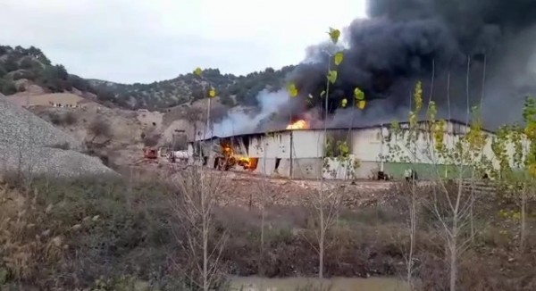Amasya'da yangın çıkan fabrika küle döndü