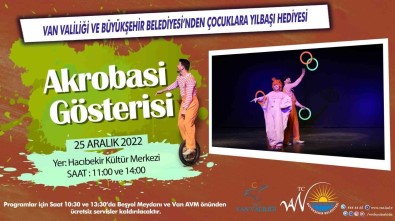 Çocuklara Yilbasi Hediyesi