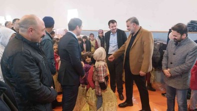 Dicle'de 3 Bin 500 Ögrenciye Kislik Ayakkabi Ve Giysi Yardimi