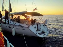 Yelkenli Teknede 75 Düzensiz Göçmen Yakalandi