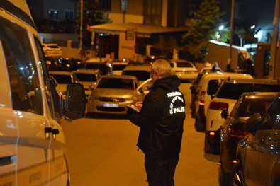 Adana'da sokak ortasında çatışma: Mermisi bitince silahla vurarak karşı koymaya çalıştı