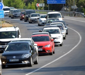 Antalya'da Motorlu Kara Tasitlari Sayisi 1 Milyon 306 Bin 721 Oldu