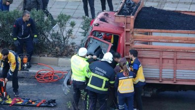 Hurdaya Dönen Kamyonetten Sag Çiktilar Açiklamasi 2 Yarali