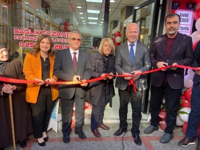 Stajyer Olarak Girdigi Eczaneni Patronu Oldu