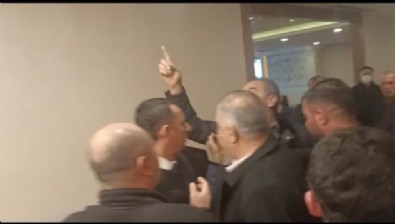 CHP’li büyükşehir belediyelerin toplantısında ortalık karıştı! 'Buraya adam dövmeye mi geldiniz?'