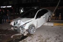 Makas Atan Sürücü Polis Aracina Çarpti Açiklamasi 2 Yarali