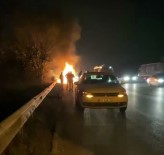 Otoyolda Alevlere Teslim Oldu, Içindeki Koyun Ve Keçiler Son Anda Kurtarildi