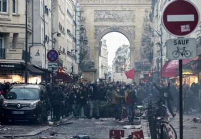 Paris ve Atina karıştı! PKK sempatizanları Fransız ve Yunan polisiyle çatıştı
