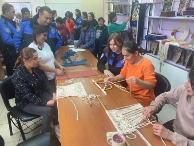 Polis Ekiplerinden Özel Ögrencilere Makrome Örgü Ve Süsleme Kursu