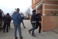 Yasli Çifti 750 Bin Lira Dolandiran Süpheliden Piskin Açiklama Açiklamasi 'Her Zaman Sahnedeyiz'