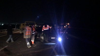 Ankara'da Otomobiliyle Bariyerlere Çarpan Sürücü Yasamini Yitirdi