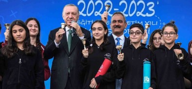 Bakan Özer Açiklamasi 'Türkiye Yüzyili'nda Egitimdeki Hedeflerimizi Çok Daha Ileriye Tasiyacagiz'