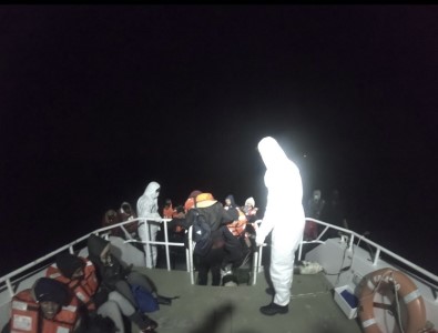 Yunan Unsurlarinin Geri Ittigi 61 Kaçak Göçmen Kurtarildi