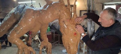 100 Kilo Hurda Gazeteden Dev Ejderha Yapti