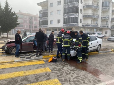 Aksaray'da 2 Otomobil Çarpisti Açiklamasi 3 Yarali