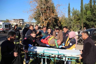 Hafif Ticari Araç Ile Otomobilin Çarpistigi Kazada Can Pazari