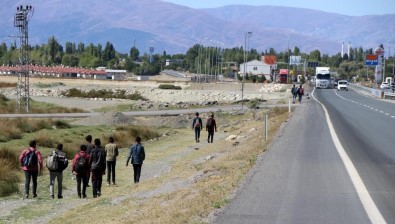 Çalisma Izni Bulunmayan Yabanciyi Çalistiran Isverenlere Her Bir Yabanci Için 35 Bin 815 TL Para Cezasi