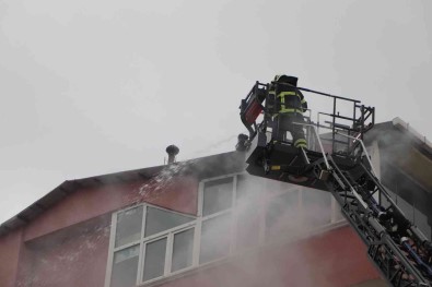 Çati Katindaki Yangin Ucuz Atlatildi