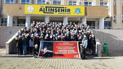 Kitaplar Kütüphane Raflarindan Iniyor