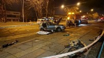 Ankara'da feci kaza: Arka koltukta oturan iki kişi yola fırlayıp can verdi