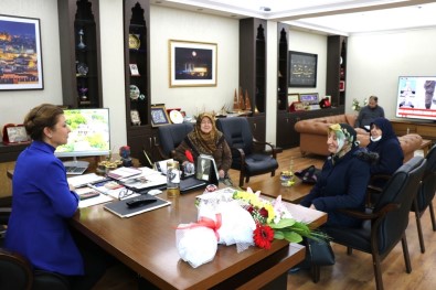 Baskan Elif Köse, 'Her Daim Halkimizla Iç Içeyiz'