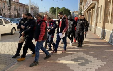 Çanakkale'de 14 kadına fuhuş yaptıran çete çökertildi