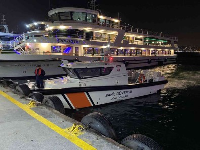 Istanbul Bogazi'nda Yilbasi Öncesi Teknelere Kaçak Ve Sahte Içki Denetimi