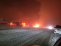 Kanada'da Yogun Sis Açiklamasi 14 Araç Birbirine Girdi, 1 Kisi Öldü