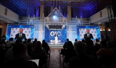 2022 Küresel Etki Konferansi 1 Milyonu Askin Kisi Tarafindan Izlendi