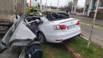 Samsun'da Otomobil Tir Ile Çarpisti Açiklamasi 1 Ölü, 2 Yarali