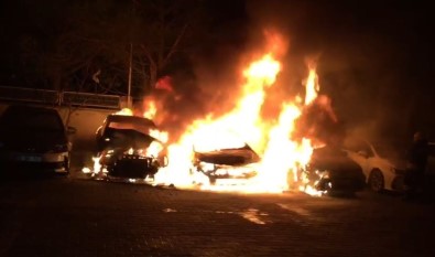 Servis Otoparkinda Arizali 5 Araç Alev Alev Yandi