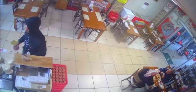 Yardim Kumbarasini Çaldi, Önce Kameraya Sonra Polise Yakalandi